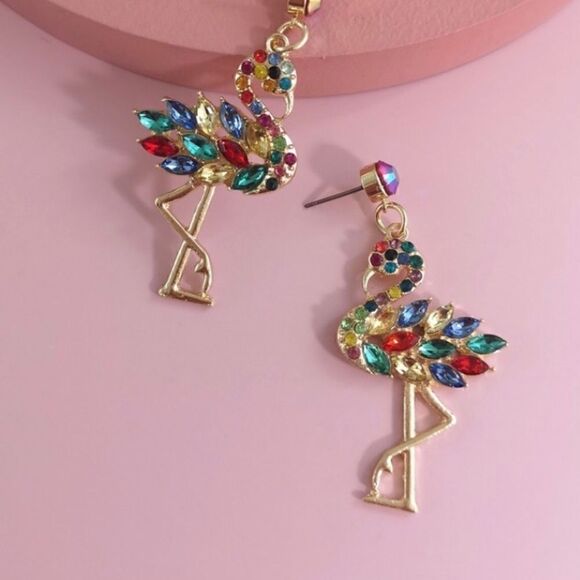 🦩 Betsey Johnson 🎉🎉Host Pick🎉🎉stunning dangle crystal flamingo earrings 🦩 - Picture 2 of 7